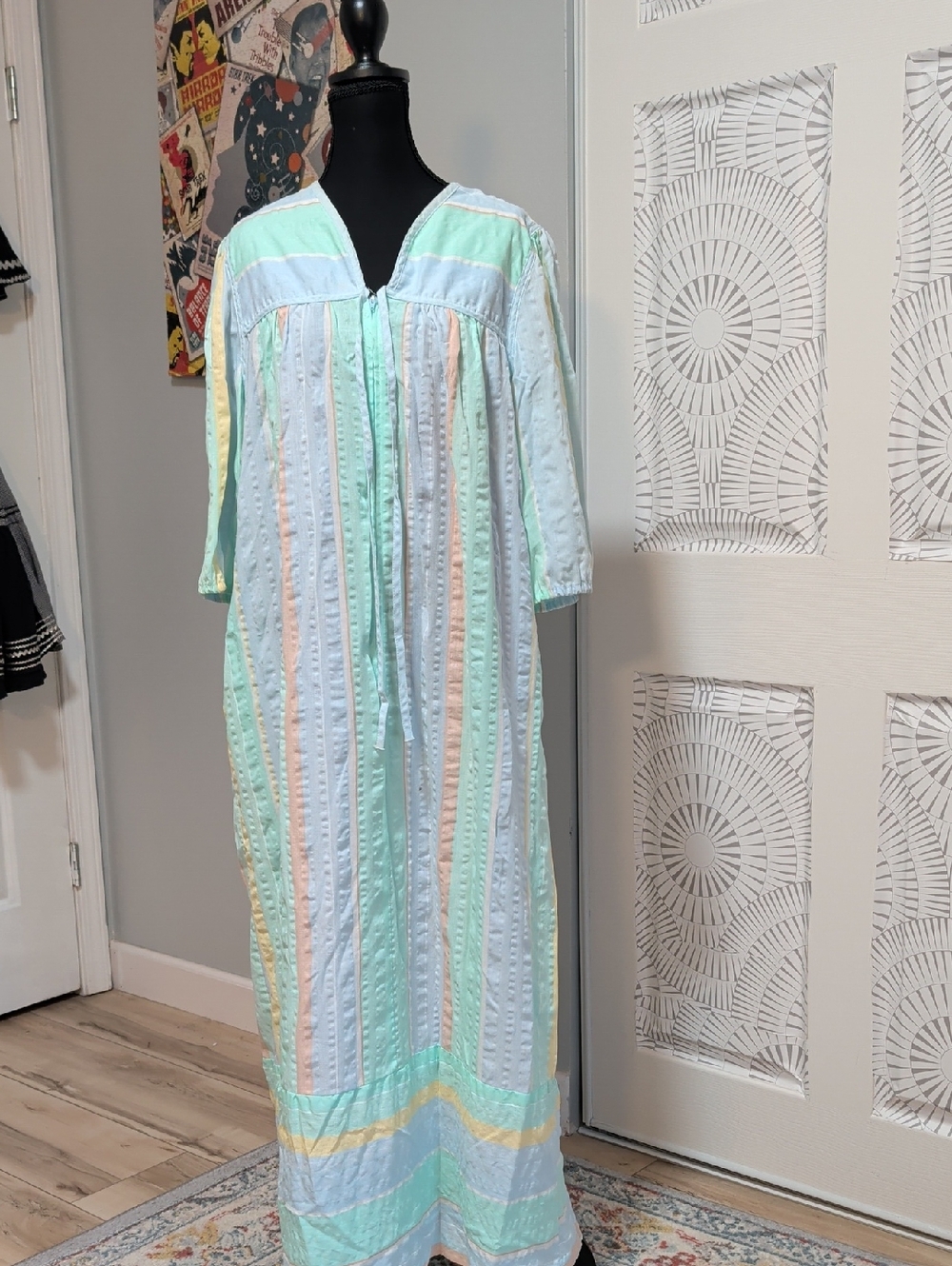 Vintage 80's Zip Front Robe Woth Pockets In Pastel Stripes